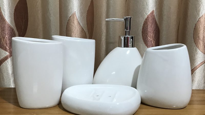 卫生间浴室柜定制：价格与品质的平衡之道**